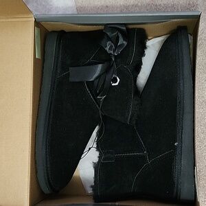 Bearpaw short booties